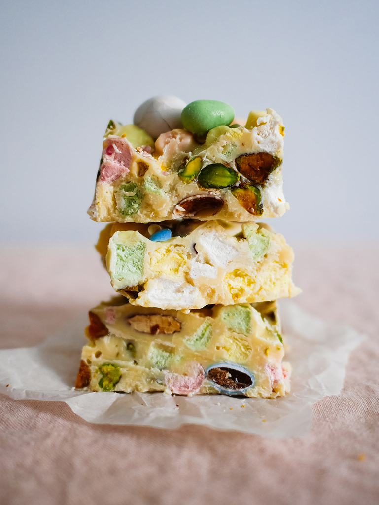 Nahaufnahme Rocky Road gestapelt